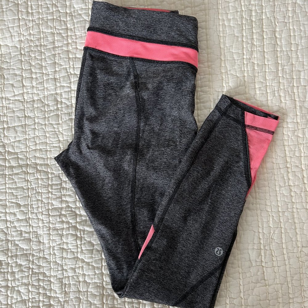 Lululemon leggings size 6 Grey/ Coral accents *Good Condition*